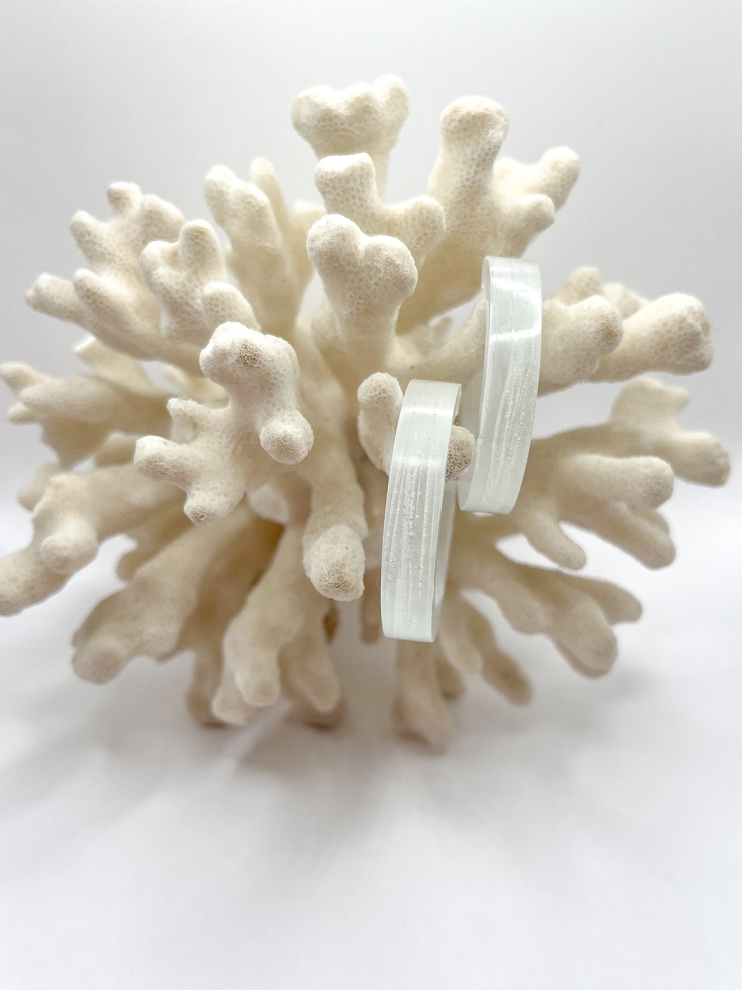 Tamar Medium White